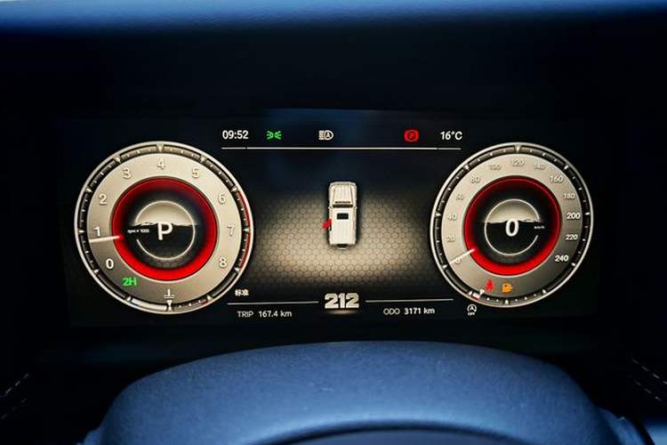Used 212 T01 2025 2.0T Changfeng Odometer Close Up