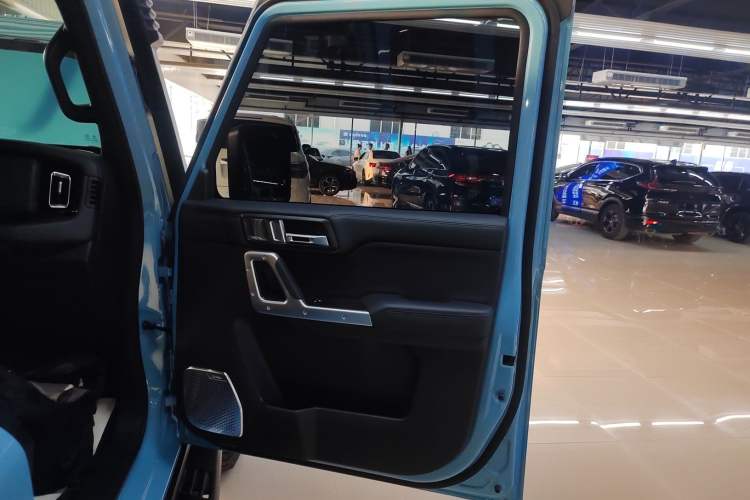 Used 212 T01 2025 2.0T Changfeng Right Front Door Interior