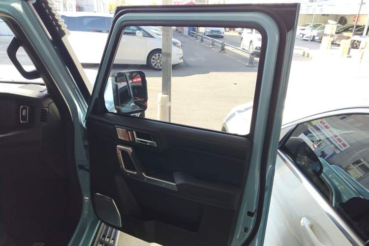 Used 212 T01 2025 2.0T Changfeng Right Front Door Interior