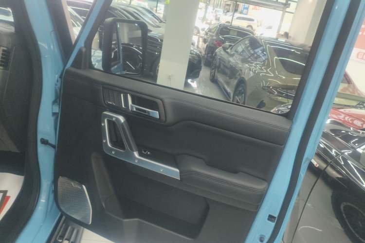 Used 212 T01 2025 2.0T Changfeng Right Front Door Interior