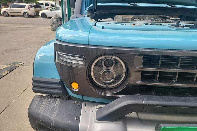 Used 212 T01 2025 2.0T Changfeng Right Front Headlight