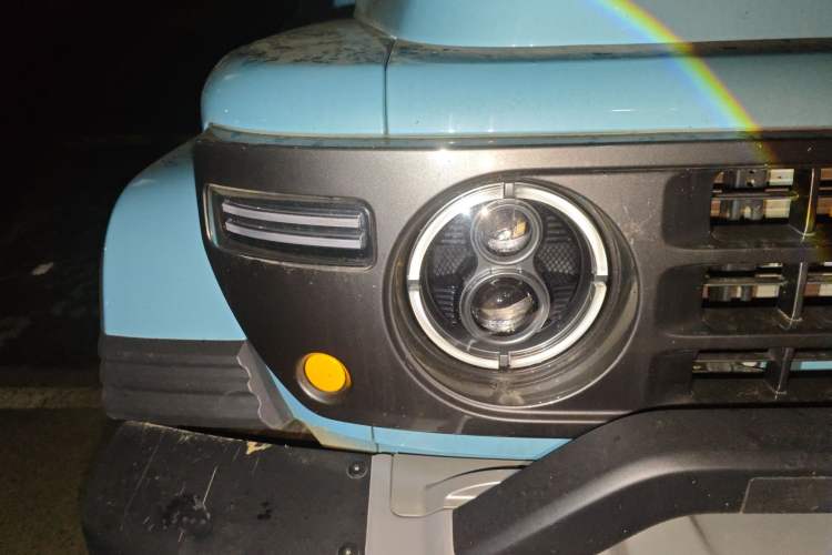 Used 212 T01 2025 2.0T Changfeng Right Front Headlight