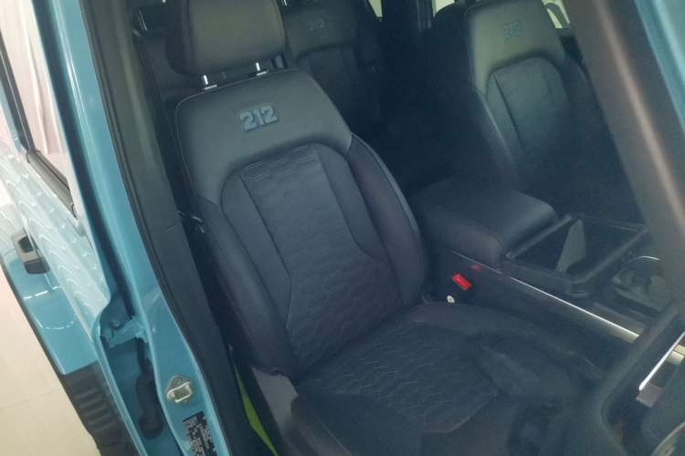 Used 212 T01 2025 2.0T Changfeng Right Front Seat