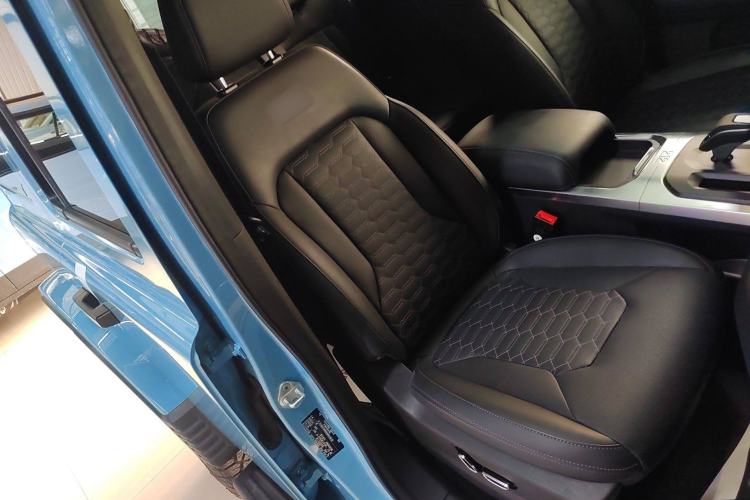 Used 212 T01 2025 2.0T Changfeng Right Front Seat