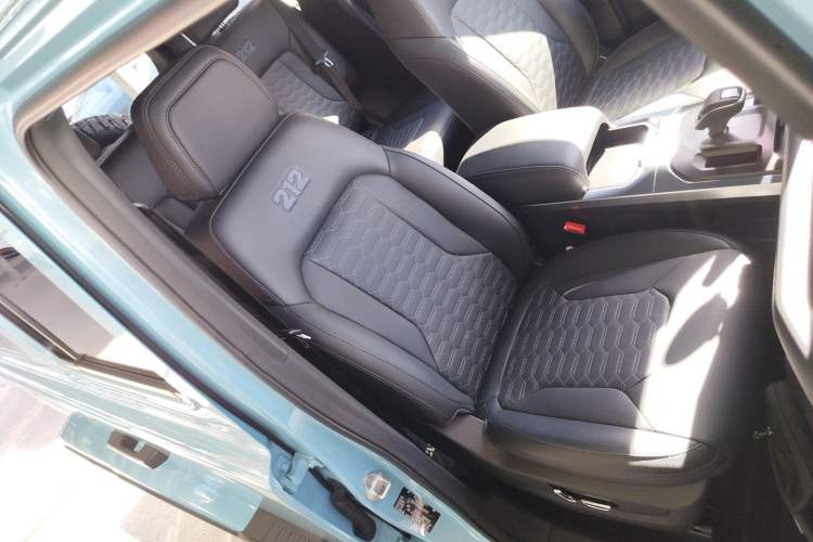 Used 212 T01 2025 2.0T Changfeng Right Front Seat