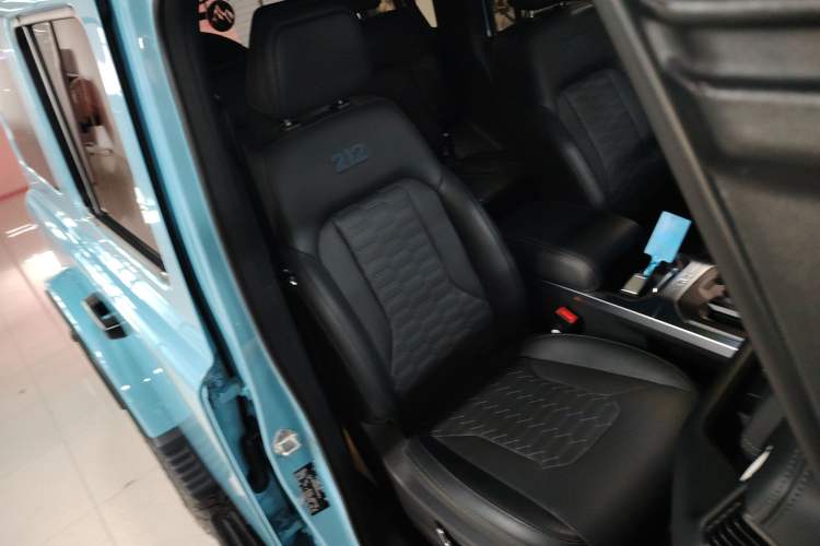 Used 212 T01 2025 2.0T Changfeng Right Front Seat