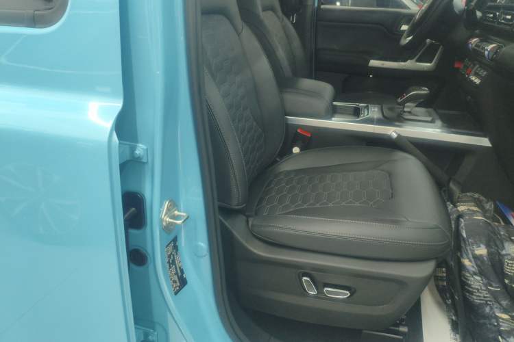 Used 212 T01 2025 2.0T Changfeng Right Front Seat