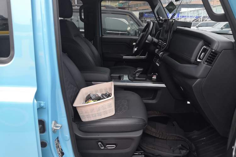 Used 212 T01 2025 2.0T Changfeng Right Front Seat