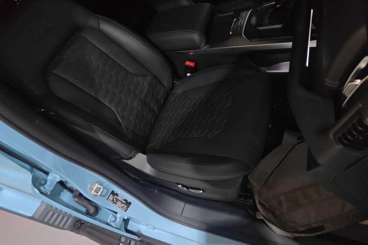 Used 212 T01 2025 2.0T Changfeng Right Front Seat