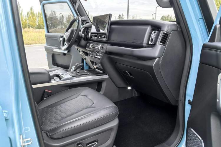 Used 212 T01 2025 2.0T Changfeng Right Front Seat