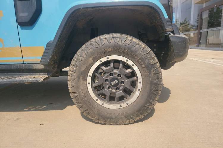 Used 212 T01 2025 2.0T Changfeng Right Front Wheel Hub