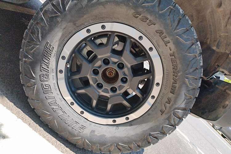 Used 212 T01 2025 2.0T Changfeng Right Front Wheel Hub