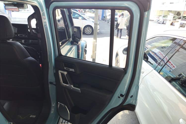 Used 212 T01 2025 2.0T Changfeng Right Rear Door Interior