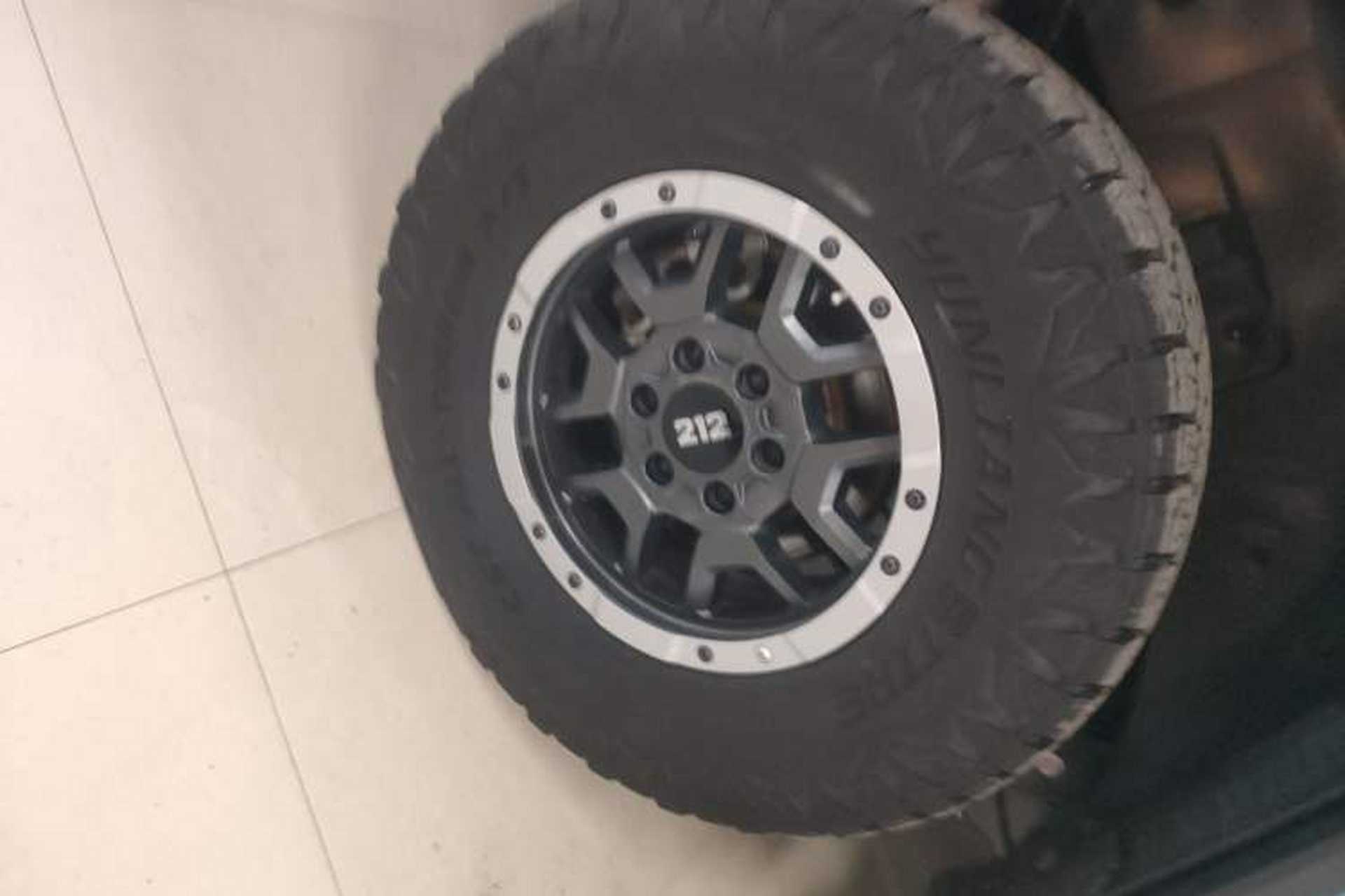 Used 212 T01 2025 2.0T Changfeng Right Rear Wheel Hub