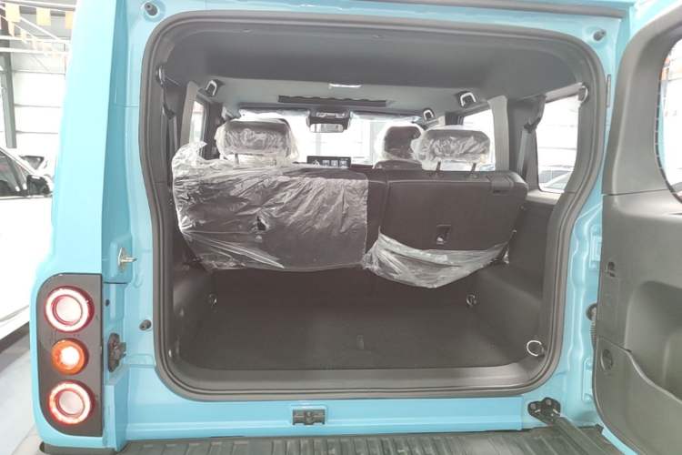 Used 212 T01 2025 2.0T Changfeng Trunk
