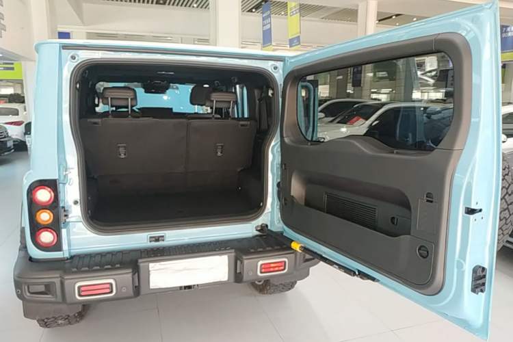 Used 212 T01 2025 2.0T Changfeng Trunk