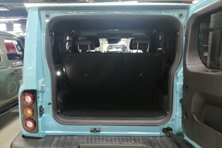Used 212 T01 2025 2.0T Changfeng Trunk