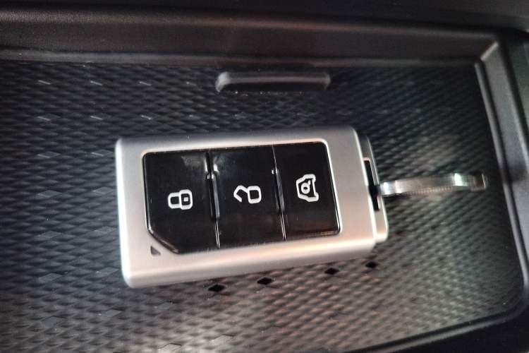 Used 212 T01 2025 2.0T Changfeng Vehicle Key