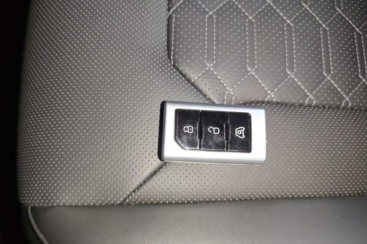 Used 212 T01 2025 2.0T Changfeng Vehicle Key