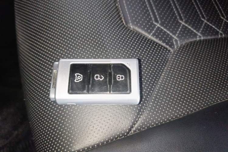 Used 212 T01 2025 2.0T Changfeng Vehicle Key