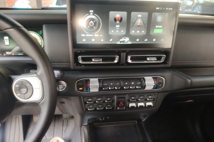 Used 212 T01 2025 2.0T Changfeng Audio And AC Panel