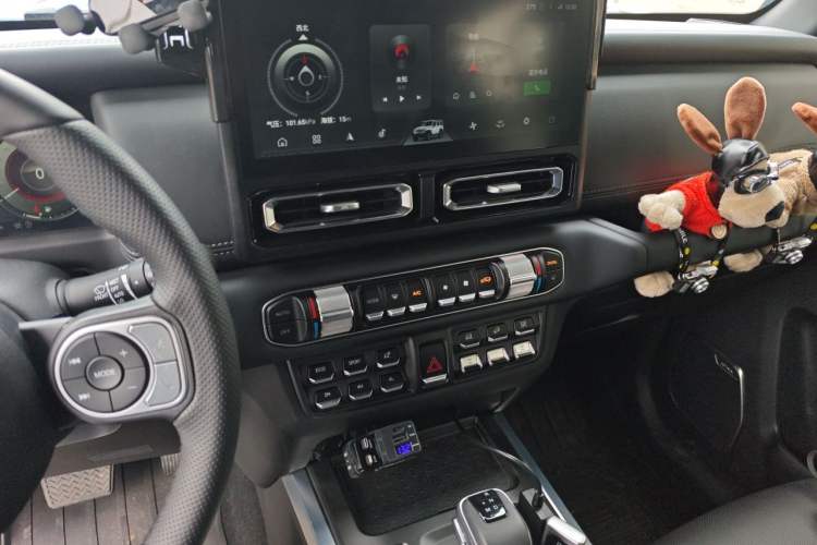 Used 212 T01 2025 2.0T Changfeng Audio And AC Panel