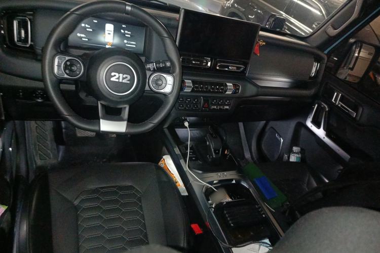 Used 212 T01 2025 2.0T Changfeng Center Console