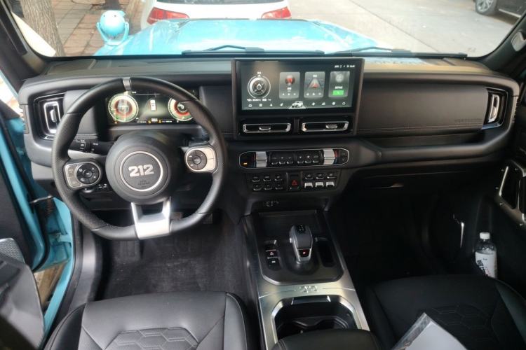 Used 212 T01 2025 2.0T Changfeng Center Console