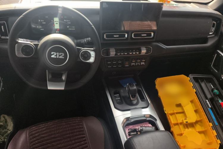 Used 212 T01 2025 2.0T Changfeng Center Console