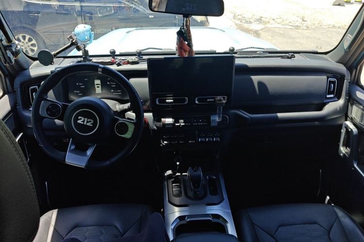 Used 212 T01 2025 2.0T Changfeng Center Console