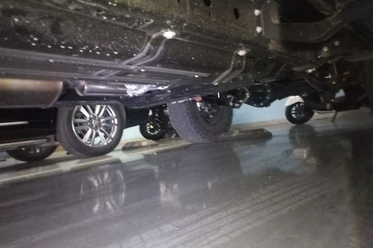 Used 212 T01 2025 2.0T Changfeng Chassis Rear Right