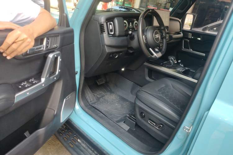 Used 212 T01 2025 2.0T Changfeng Driver Seat