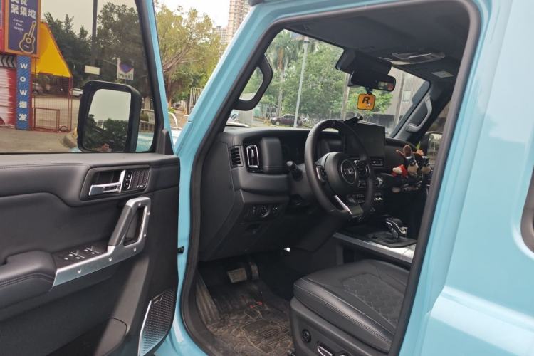 Used 212 T01 2025 2.0T Changfeng Driver Seat