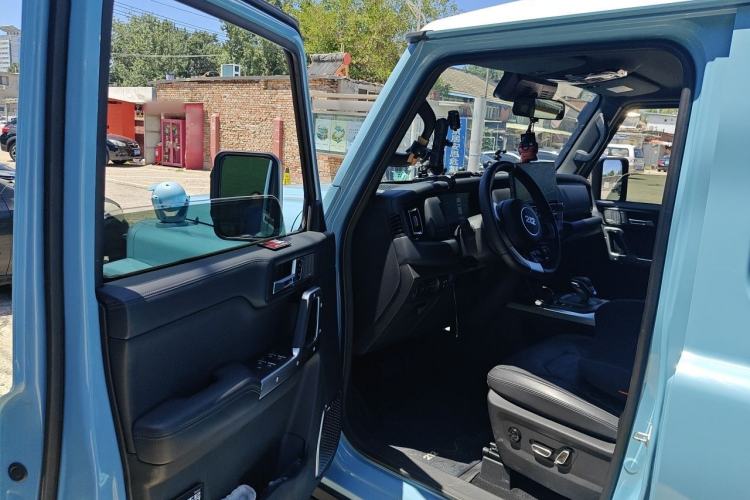 Used 212 T01 2025 2.0T Changfeng Driver Seat