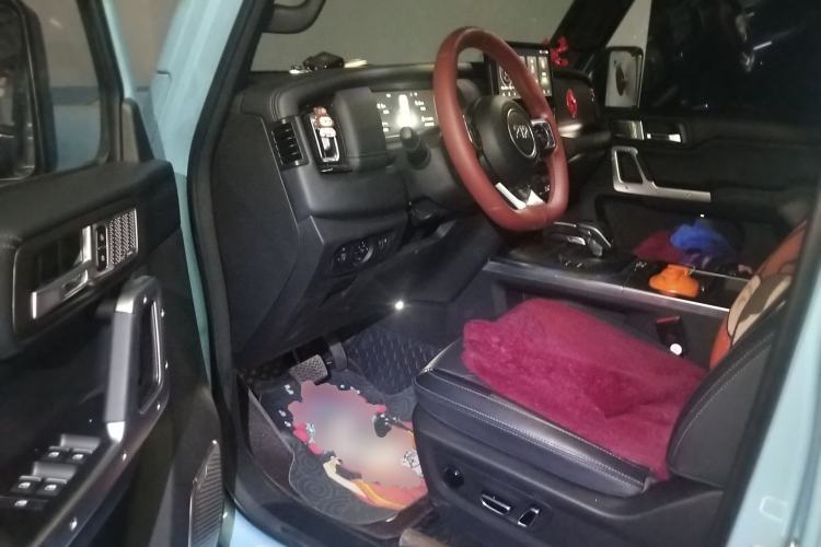 Used 212 T01 2025 2.0T Changfeng Driver Seat