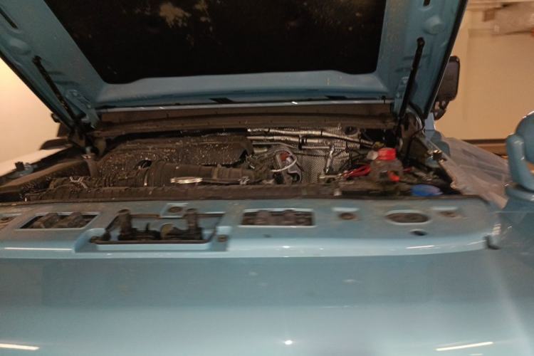 Used 212 T01 2025 2.0T Changfeng Engine Bay