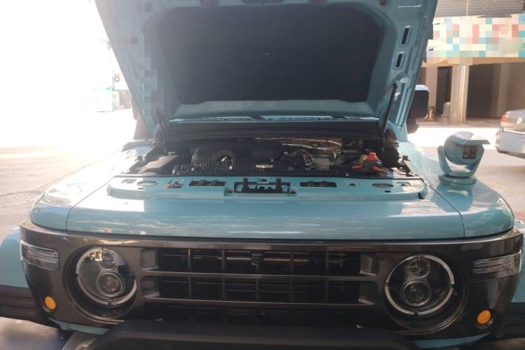 Used 212 T01 2025 2.0T Changfeng Engine Bay