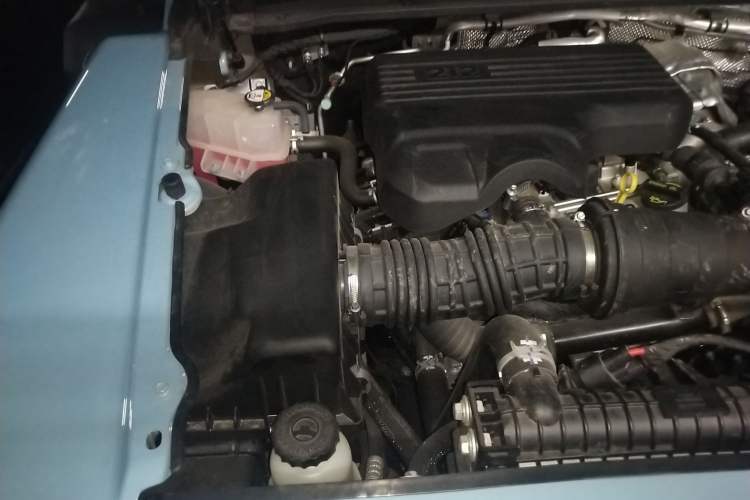 Used 212 T01 2025 2.0T Changfeng Engine Bay Right