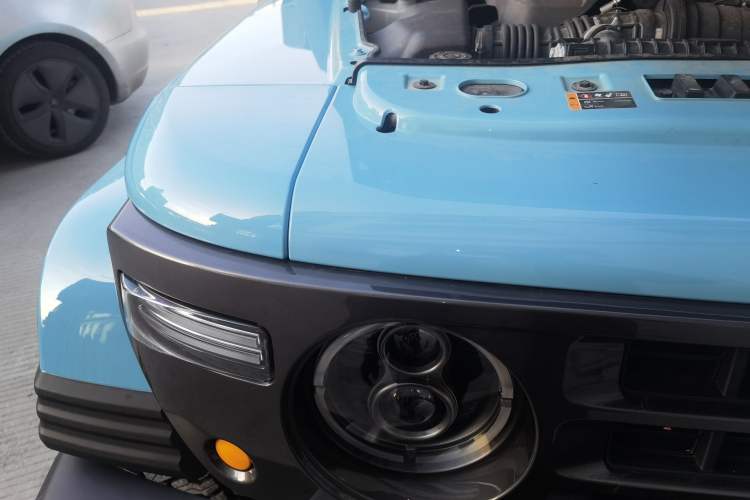 Used 212 T01 2025 2.0T Changfeng Engine Bay Right