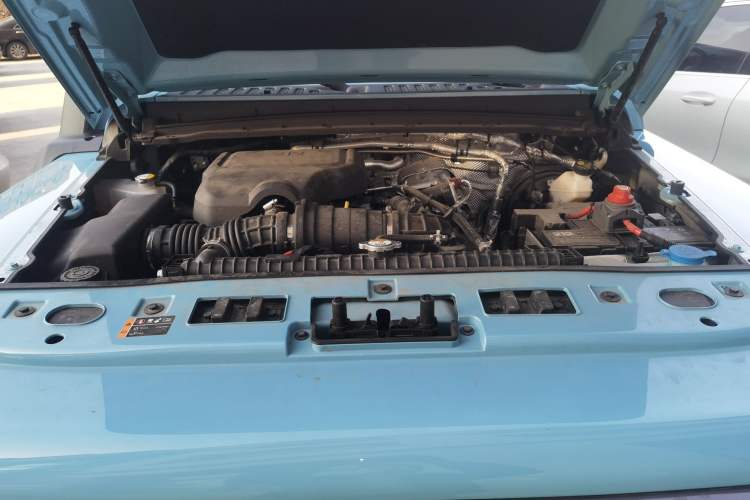 Used 212 T01 2025 2.0T Changfeng Engine Bay