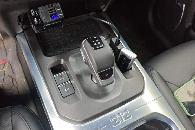 Used 212 T01 2025 2.0T Changfeng Gear Lever