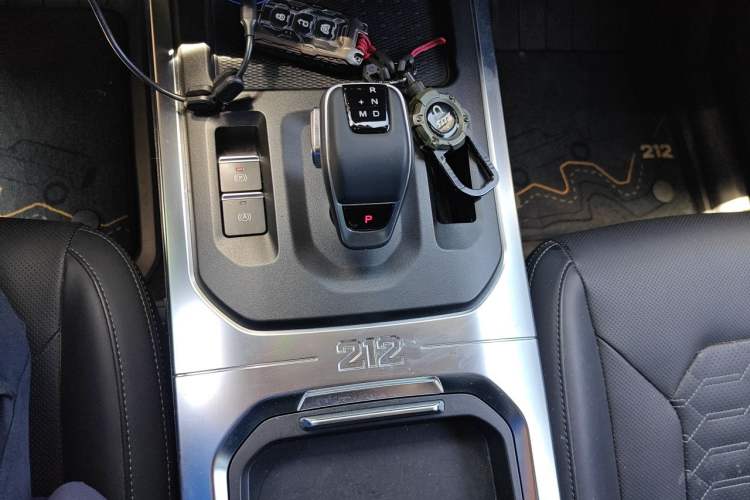 Used 212 T01 2025 2.0T Changfeng Gear Lever