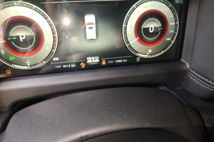 Used 212 T01 2025 2.0T Changfeng Odometer Close Up