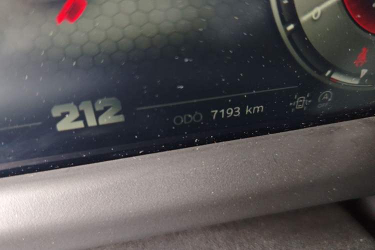 Used 212 T01 2025 2.0T Changfeng Odometer Close Up
