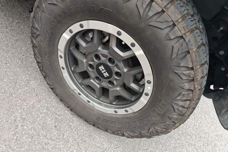 Used 212 T01 2025 2.0T Changfeng Right Front Wheel Hub
