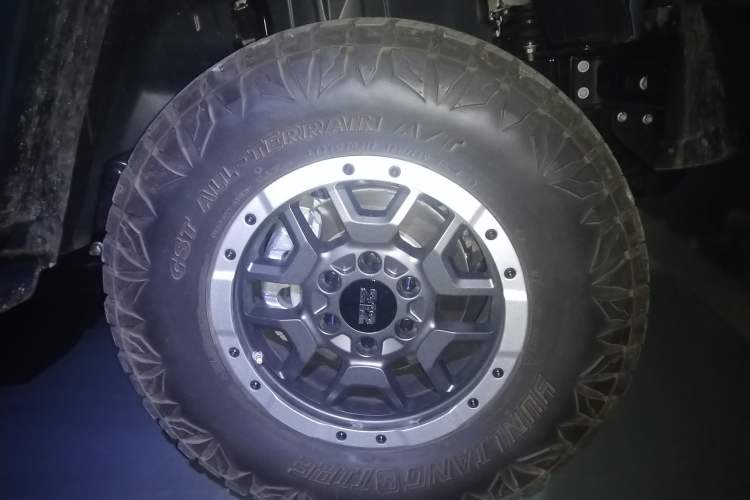 Used 212 T01 2025 2.0T Changfeng Right Front Wheel Hub