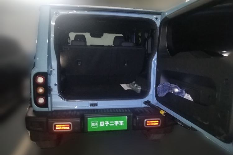 Used 212 T01 2025 2.0T Changfeng Trunk