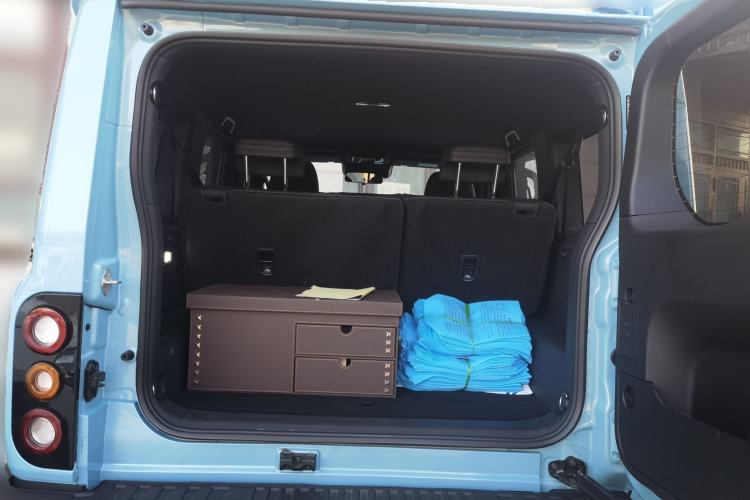 Used 212 T01 2025 2.0T Changfeng Trunk