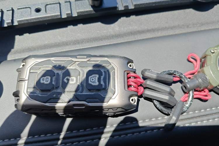 Used 212 T01 2025 2.0T Changfeng Vehicle Key