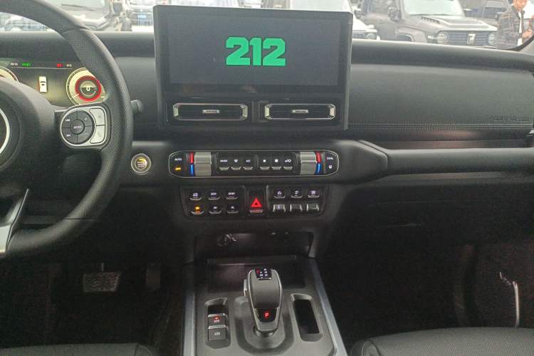 Used 212 T01 2025 Model 2.0T Diesel Audio And AC Panel
